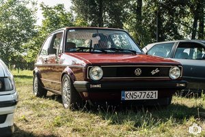 Początkowo koła były to bbs z golfa 3 następnie bcw powertech r14 8j